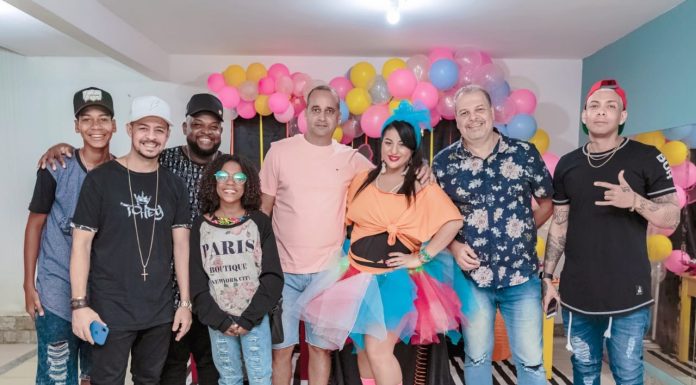 Desirée Oliveira, a eterna “Mulata difícil” do Zorra Total, completa 40 anos e celebra com festa anos 80.