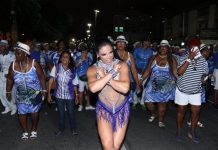 Alice Alves musa da Portela se joga no samba usando look sensual